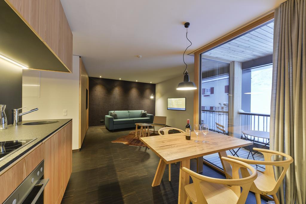Fuxbau Apartman Stuben am Arlberg Szoba fotó