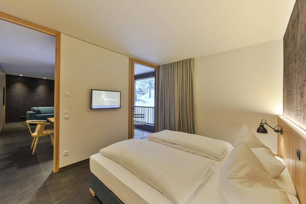 Fuxbau Apartman Stuben am Arlberg Szoba fotó